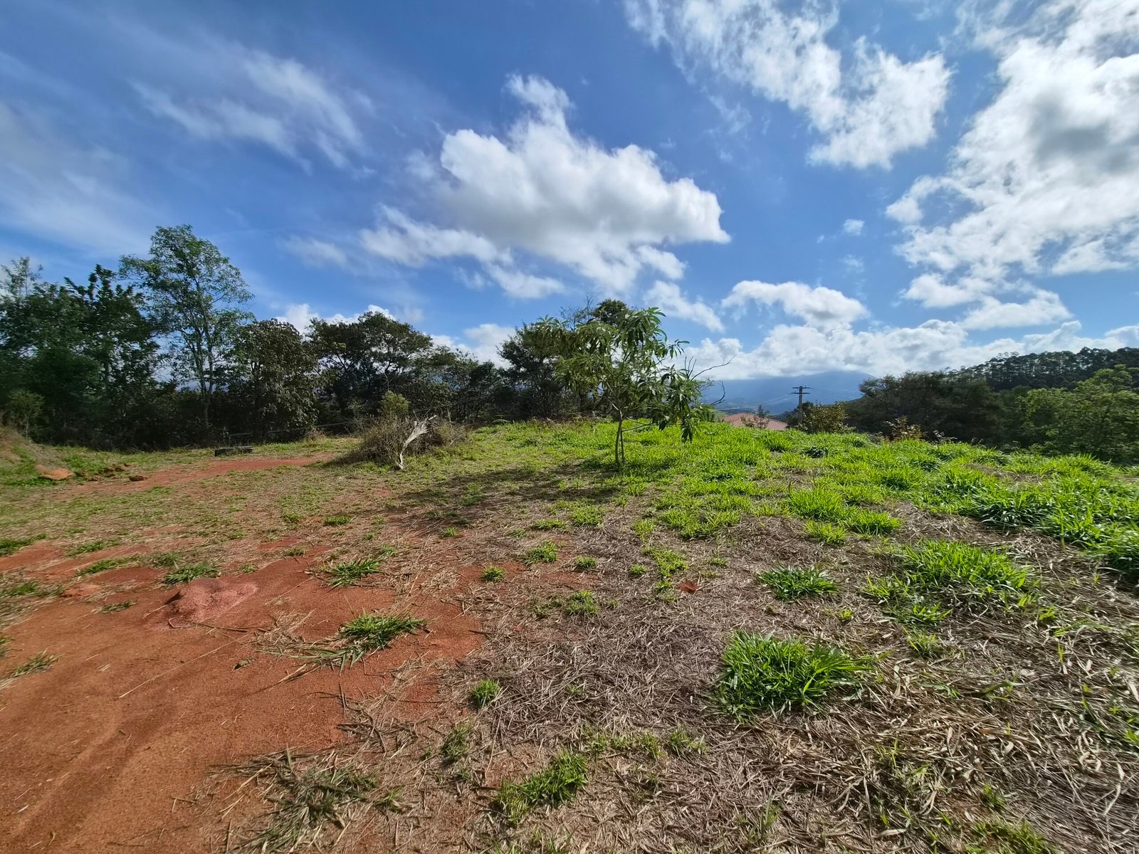 Lote à Venda em Santo Antônio do Pinhal com 1.912m² e Vista para a Pedra do Baú