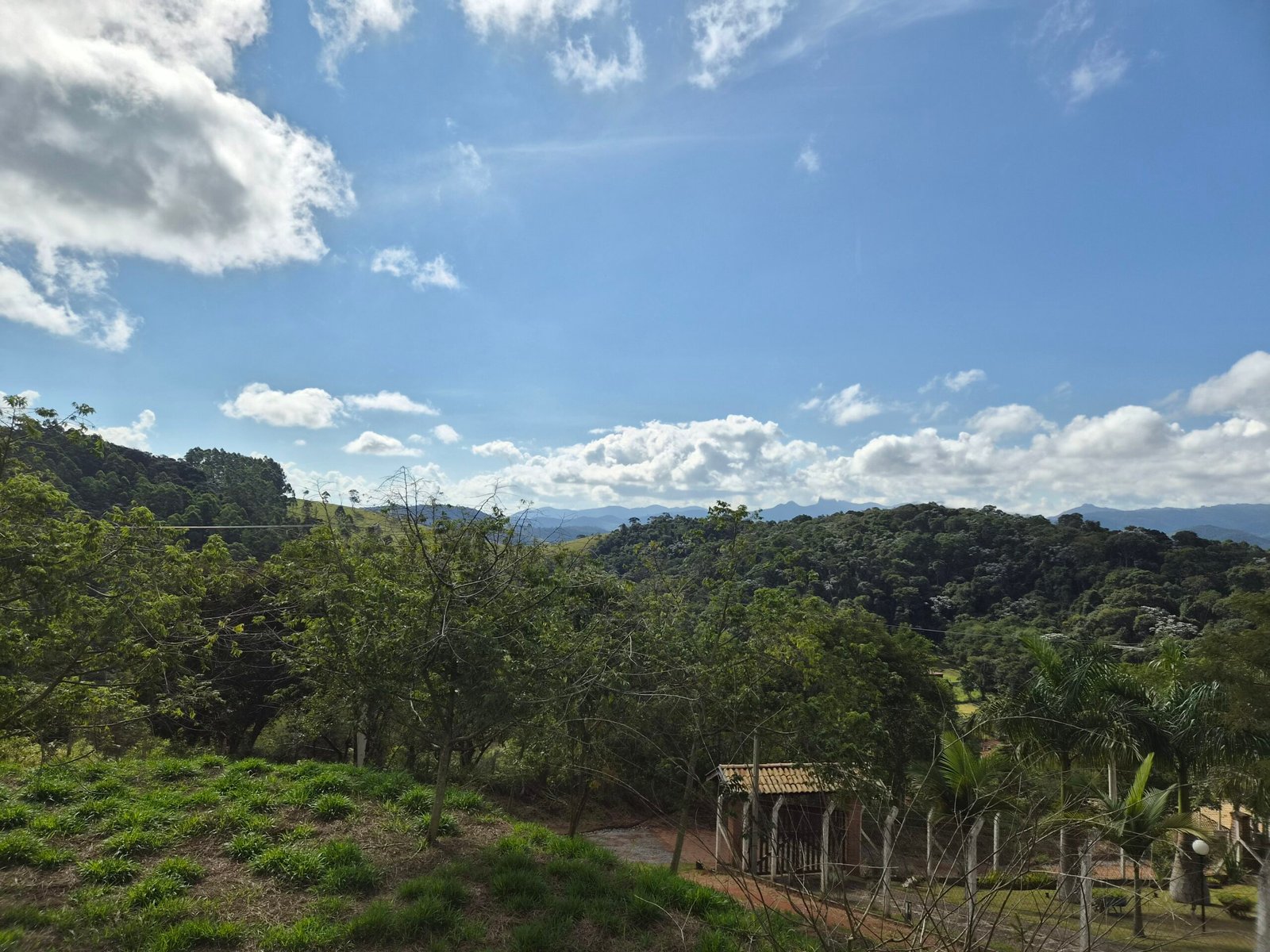 Lote à Venda em Santo Antônio do Pinhal com 1.912m² e Vista para a Pedra do Baú